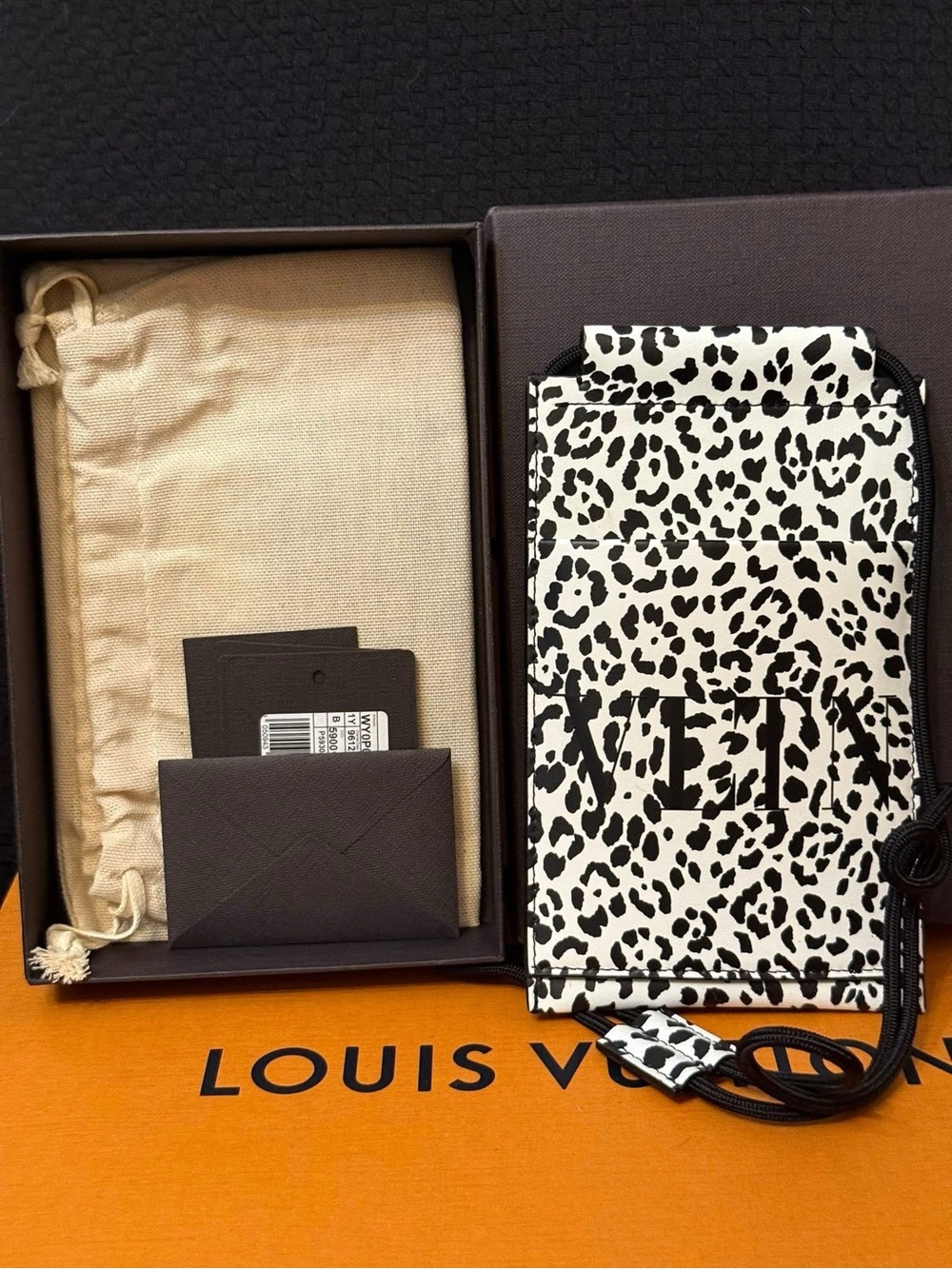 Valentino Leopard Print Crossbody Phone Bag - White/Black Unisex